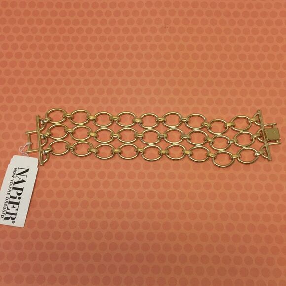 Napier Gold Chain Link Bracelet - Picture 1 of 4